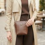 کیف قهوه ای رو دوشی